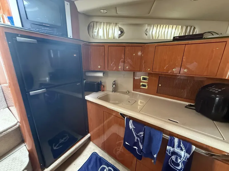 Slide: The Image of Sea Ray 410 Sundancer 2001 - 15