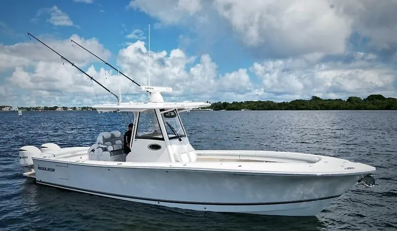 The Image of Regulator Marine 31FS 2020 - 0