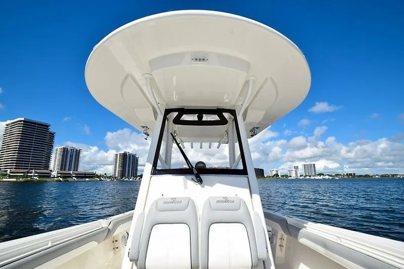 Slide: The Image of Regulator Marine 31FS 2020 - 10