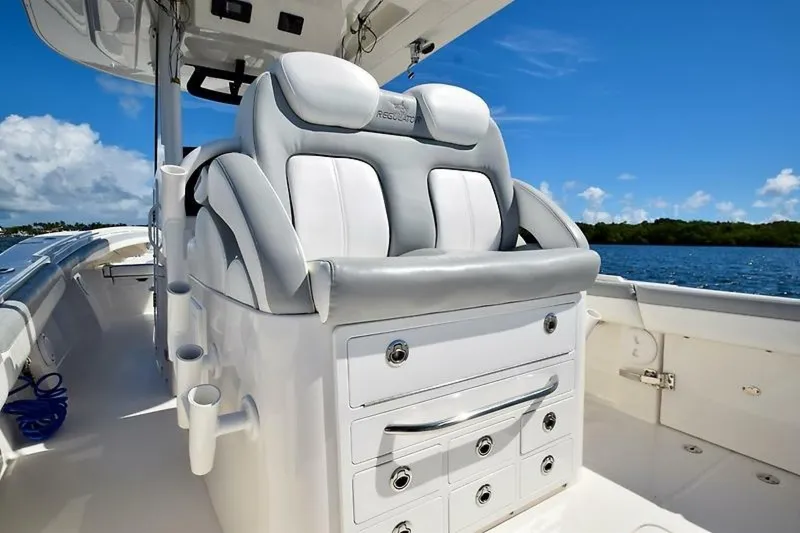 Slide: The Image of Regulator Marine 31FS 2020 - 19