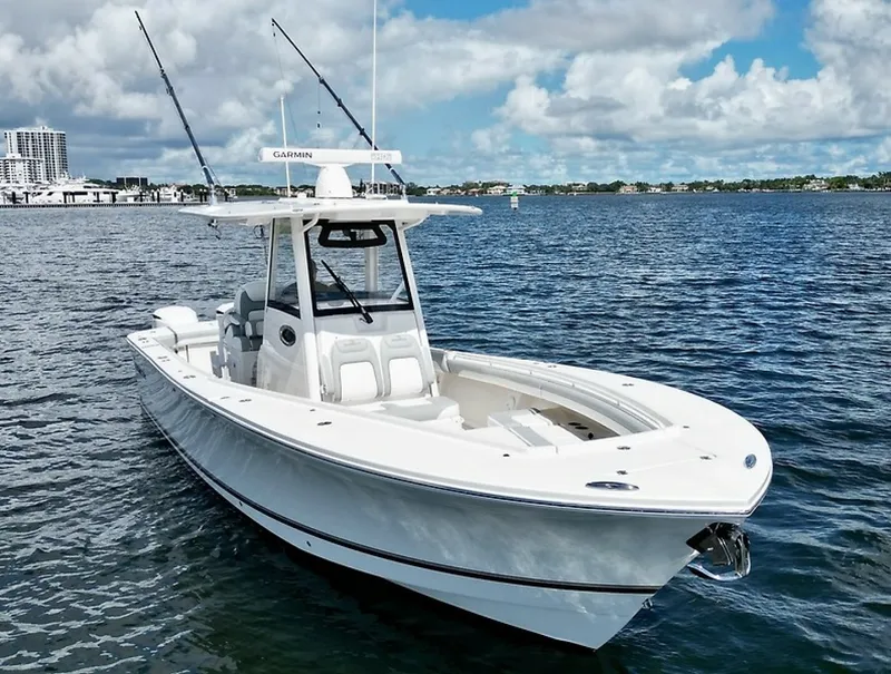 Slide: The Image of Regulator Marine 31FS 2020 - 2