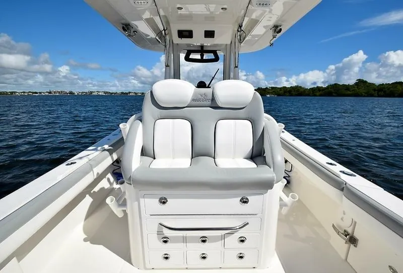 Slide: The Image of Regulator Marine 31FS 2020 - 21