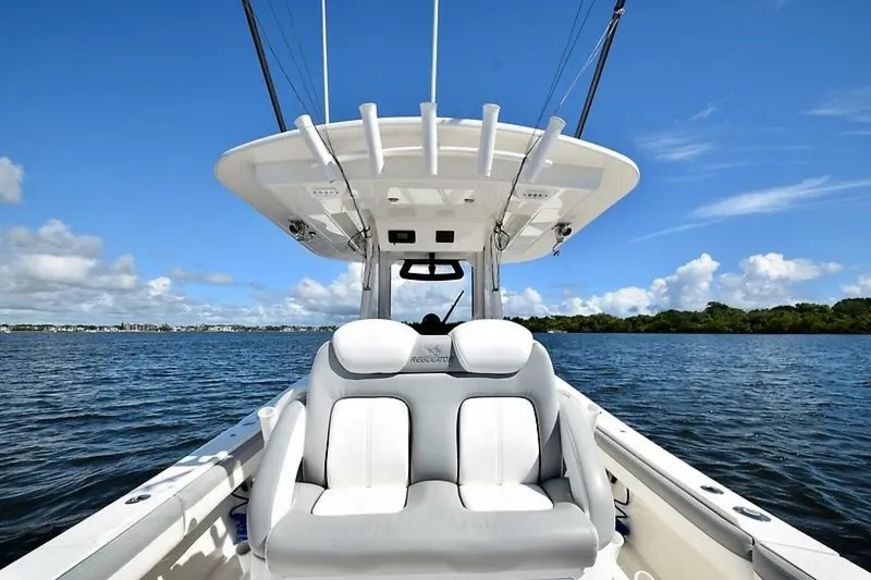 Slide: The Image of Regulator Marine 31FS 2020 - 22