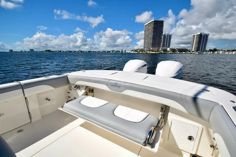 Slide: The Image of Regulator Marine 31FS 2020 - 27