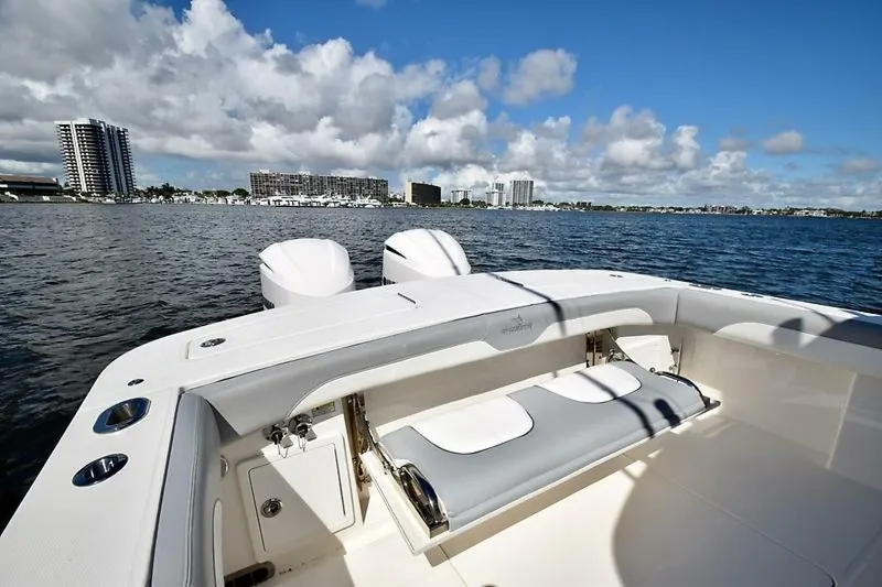 Slide: The Image of Regulator Marine 31FS 2020 - 28