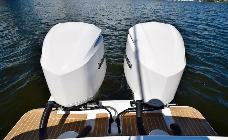 Slide: The Image of Regulator Marine 31FS 2020 - 29