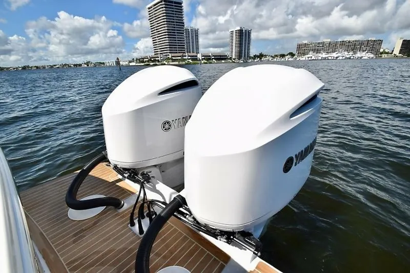 Slide: The Image of Regulator Marine 31FS 2020 - 30