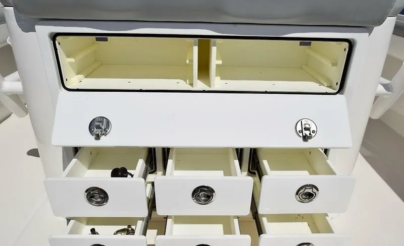 Slide: The Image of Regulator Marine 31FS 2020 - 34