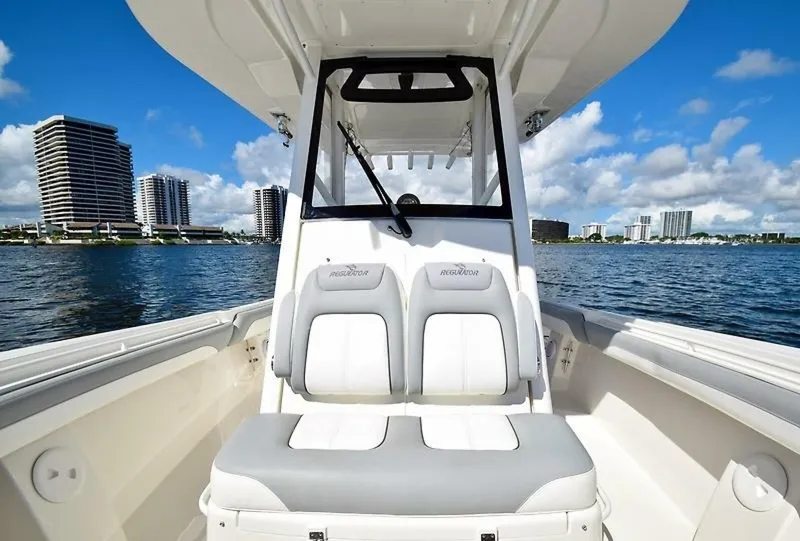 Slide: The Image of Regulator Marine 31FS 2020 - 9