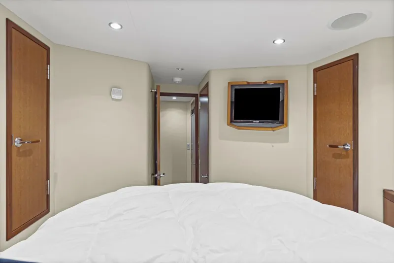 Slide: The Image of Hatteras 60 Convertible 2008 - 19