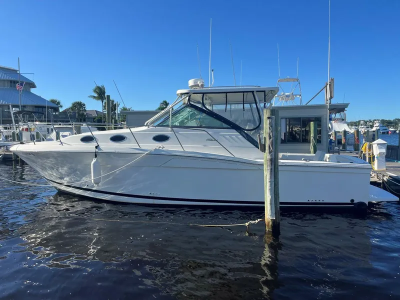 The Image of Wellcraft 330 Coastal 2001 - 0