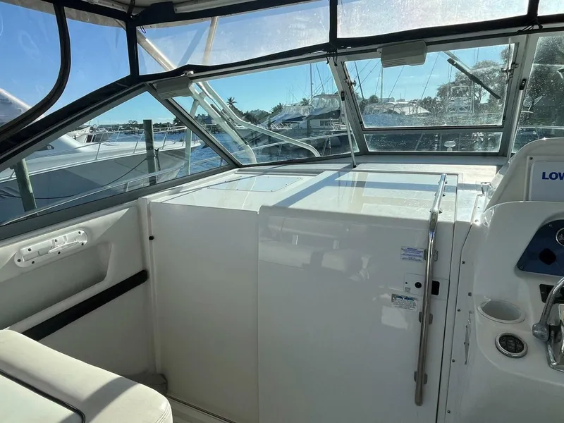Slide: The Image of Wellcraft 330 Coastal 2001 - 6