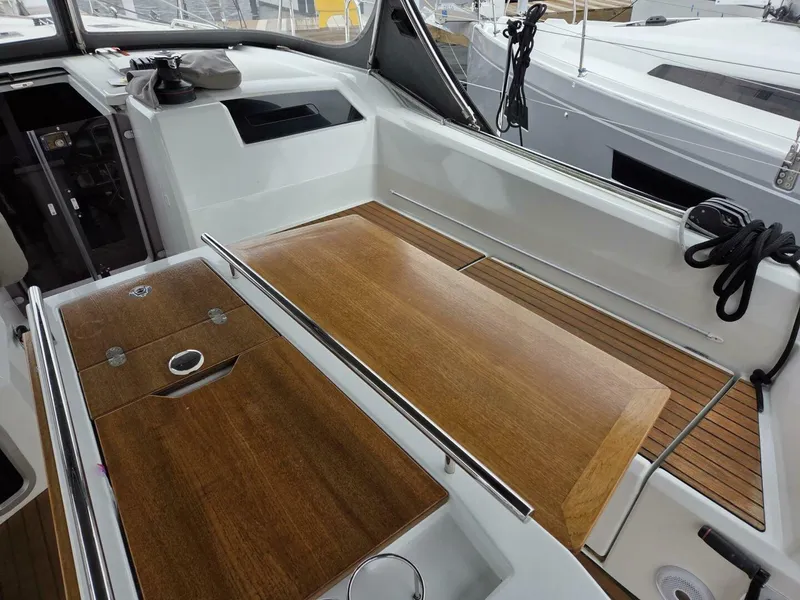 Slide: The Image of Beneteau Oceanis 40.1 2022 - 16