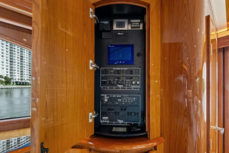 Slide: The Image of Viking 82 Convertible 2012 - 17