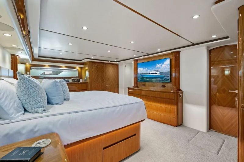 Slide: The Image of Viking 82 Convertible 2012 - 22