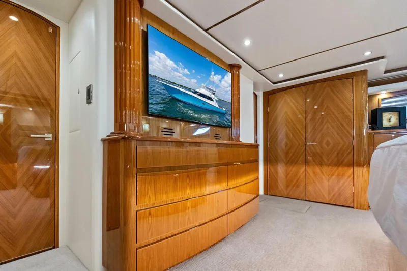 Slide: The Image of Viking 82 Convertible 2012 - 24