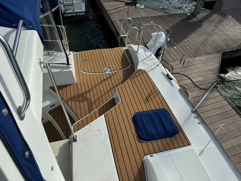 Slide: The Image of Lagoon 440 2006 - 13