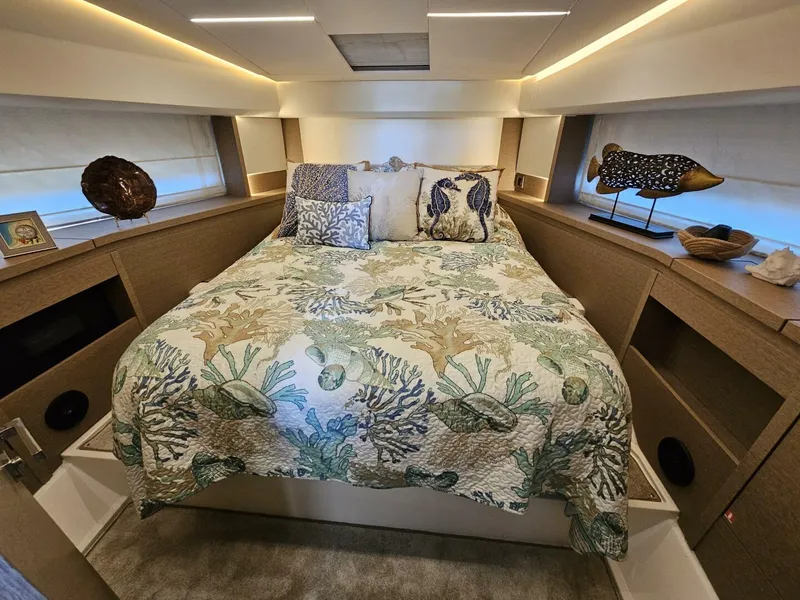 Slide: The Image of Prestige 460 Fly 2018 - 14