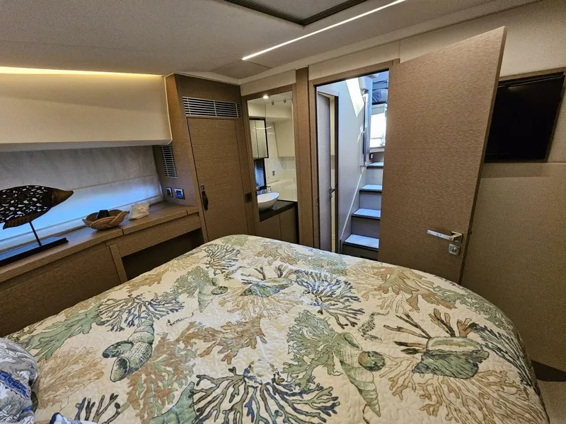 Slide: The Image of Prestige 460 Fly 2018 - 15