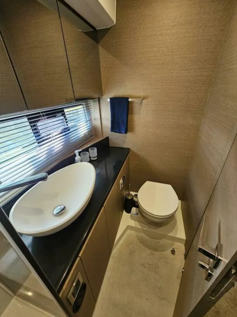 Slide: The Image of Prestige 460 Fly 2018 - 18