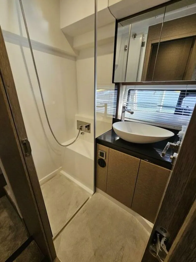 Slide: The Image of Prestige 460 Fly 2018 - 19