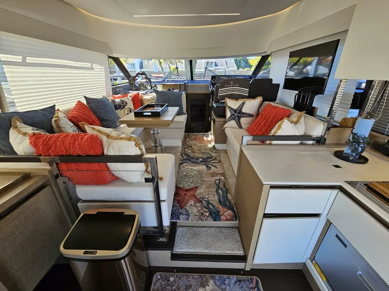 Slide: The Image of Prestige 460 Fly 2018 - 5
