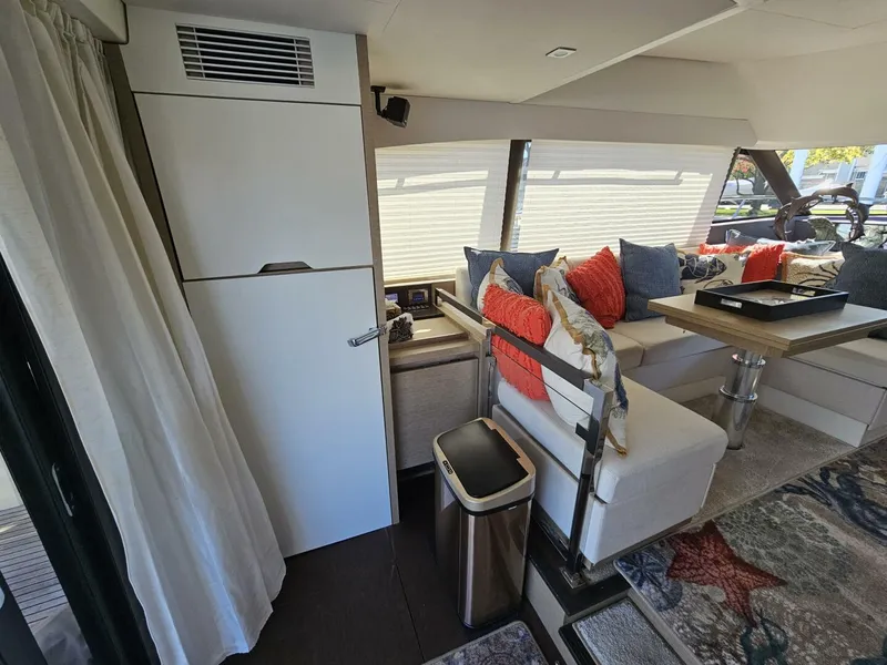 Slide: The Image of Prestige 460 Fly 2018 - 7