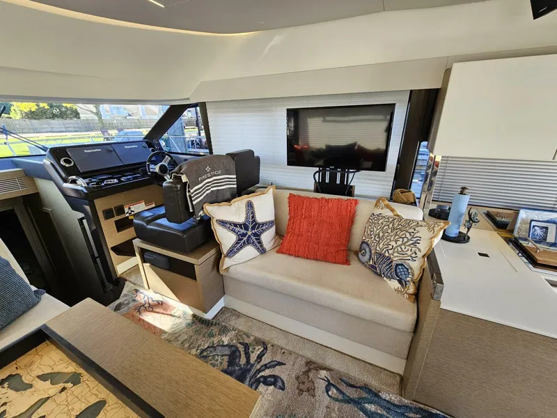 Slide: The Image of Prestige 460 Fly 2018 - 8