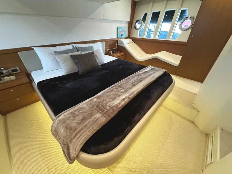Slide: The Image of Ferretti 530 2014 - 25
