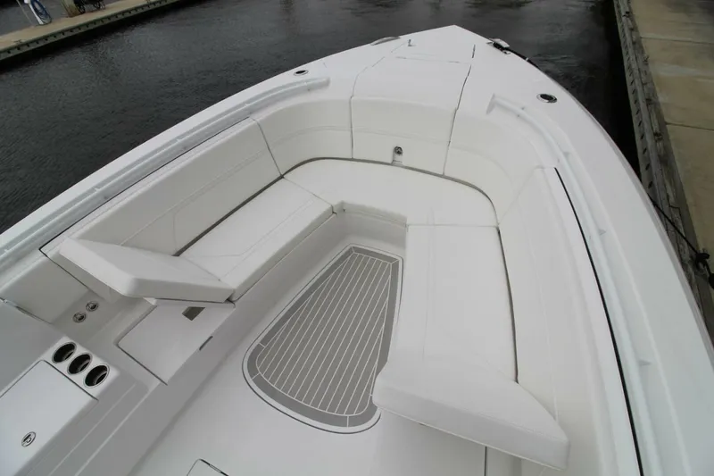 Slide: The Image of Intrepid Nomad SE 2024 - 12