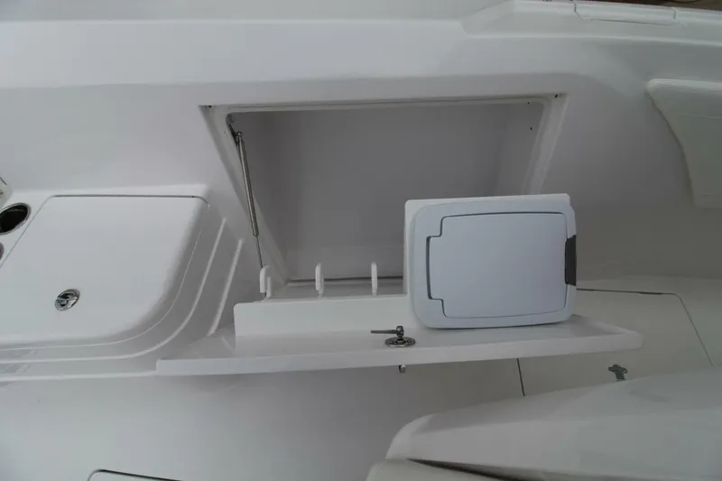 Slide: The Image of Intrepid Nomad SE 2024 - 17