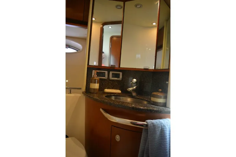 Slide: The Image of Sea Ray 44 Sundancer 2007 - 80