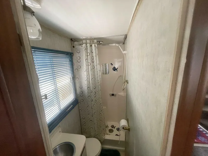 Slide: The Image of Gibson 37 Standard Houseboat 1991 - 20
