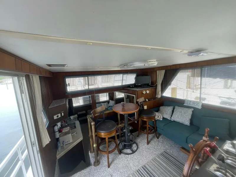 Slide: The Image of Gibson 37 Standard Houseboat 1991 - 21