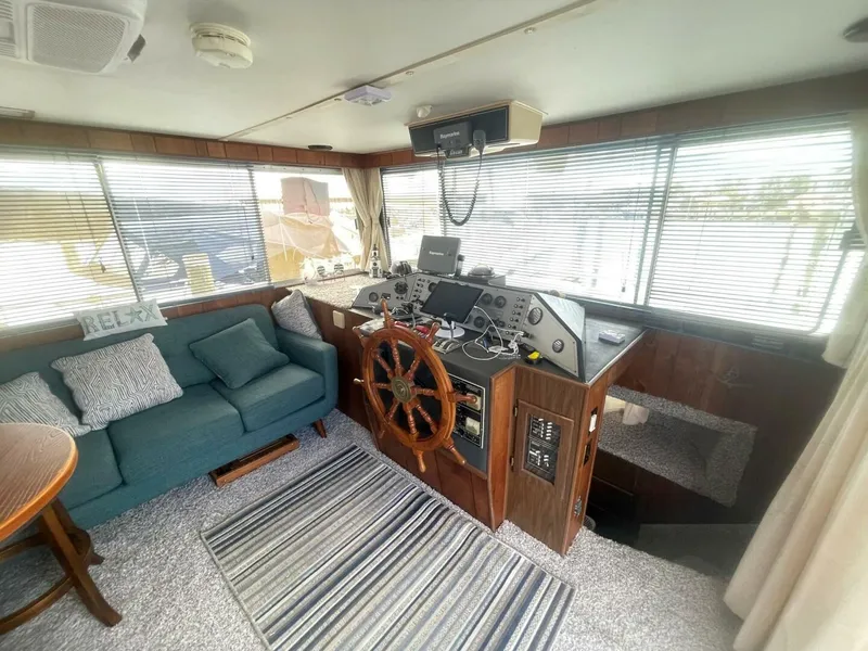 Slide: The Image of Gibson 37 Standard Houseboat 1991 - 22