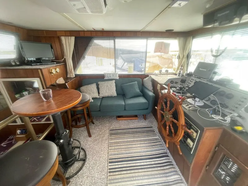 Slide: The Image of Gibson 37 Standard Houseboat 1991 - 23