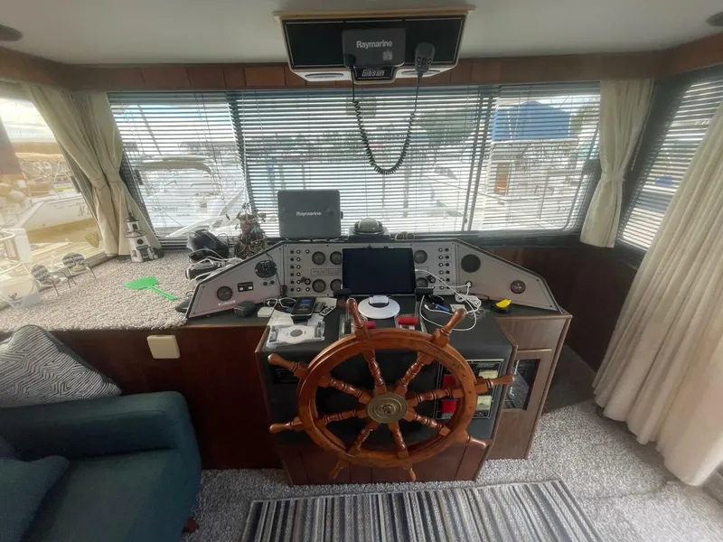 Slide: The Image of Gibson 37 Standard Houseboat 1991 - 24