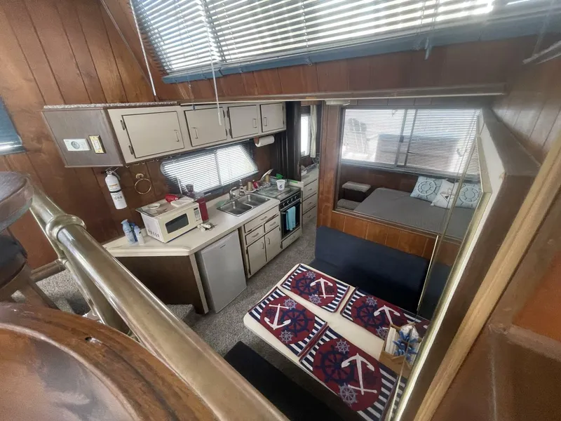 Slide: The Image of Gibson 37 Standard Houseboat 1991 - 28