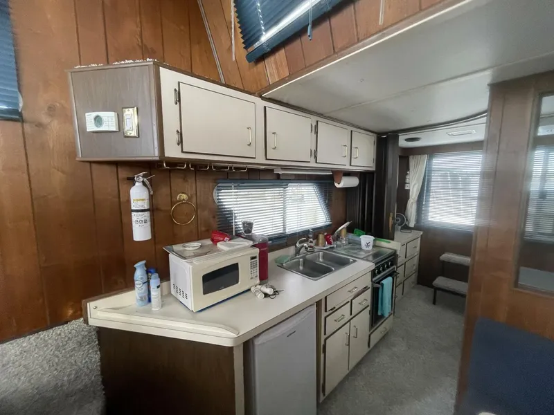 Slide: The Image of Gibson 37 Standard Houseboat 1991 - 29