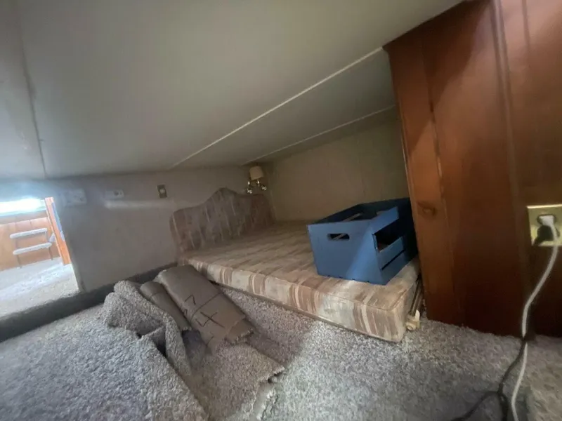 Slide: The Image of Gibson 37 Standard Houseboat 1991 - 32
