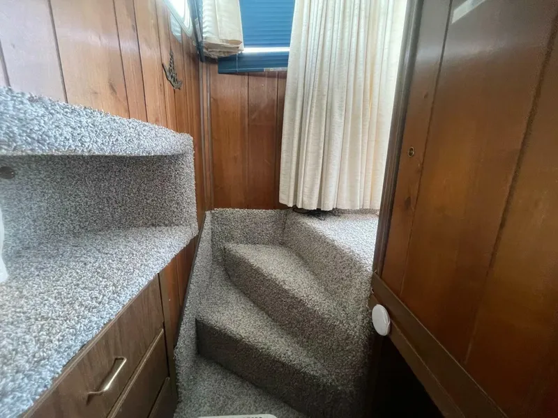 Slide: The Image of Gibson 37 Standard Houseboat 1991 - 34