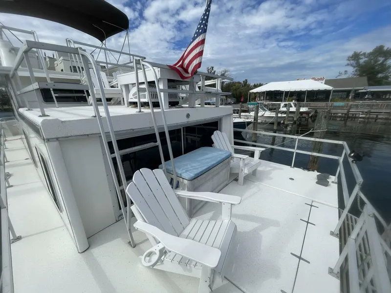 Slide: The Image of Gibson 37 Standard Houseboat 1991 - 8