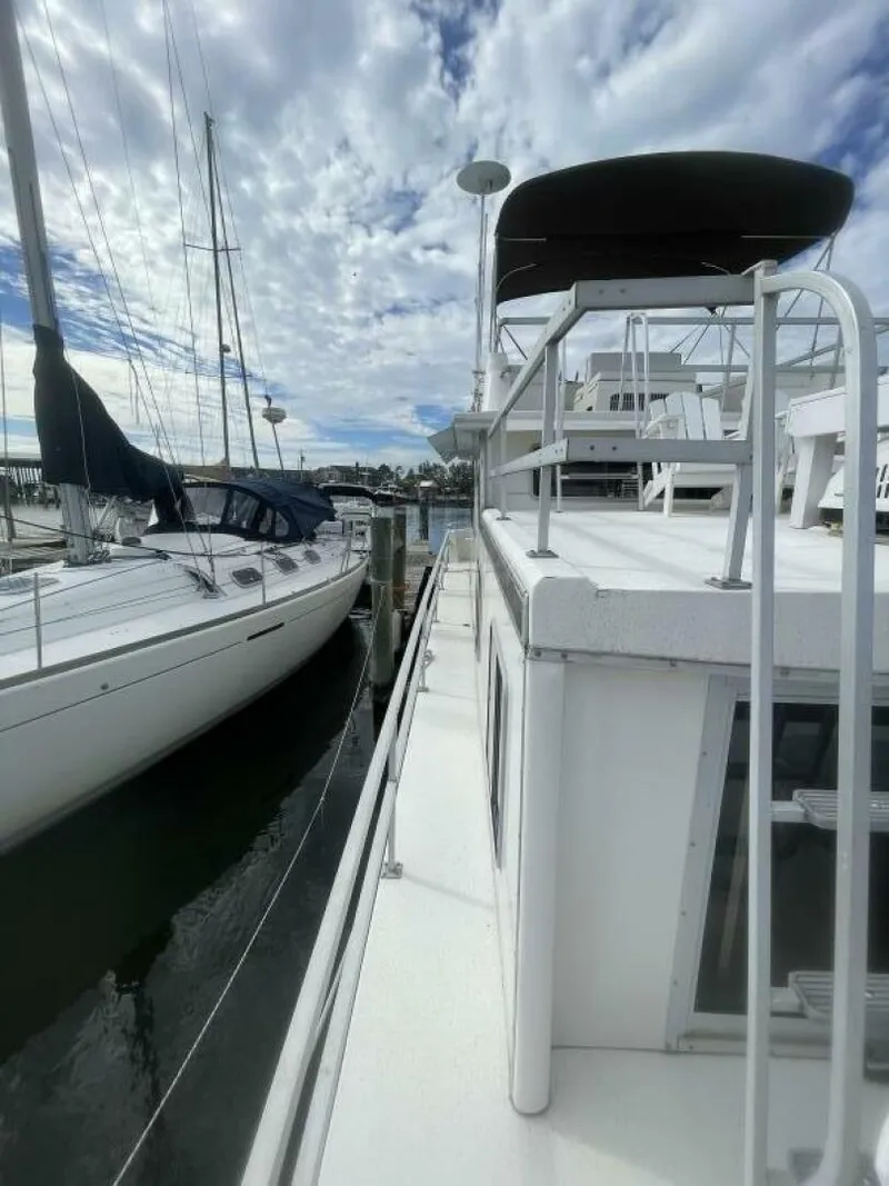 Slide: The Image of Gibson 37 Standard Houseboat 1991 - 9
