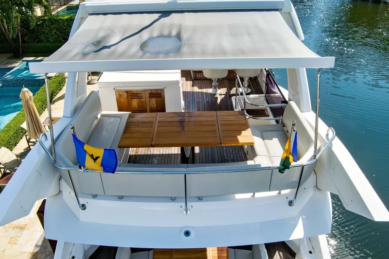 Slide: The Image of Sunseeker Manhattan 52 2020 - 10