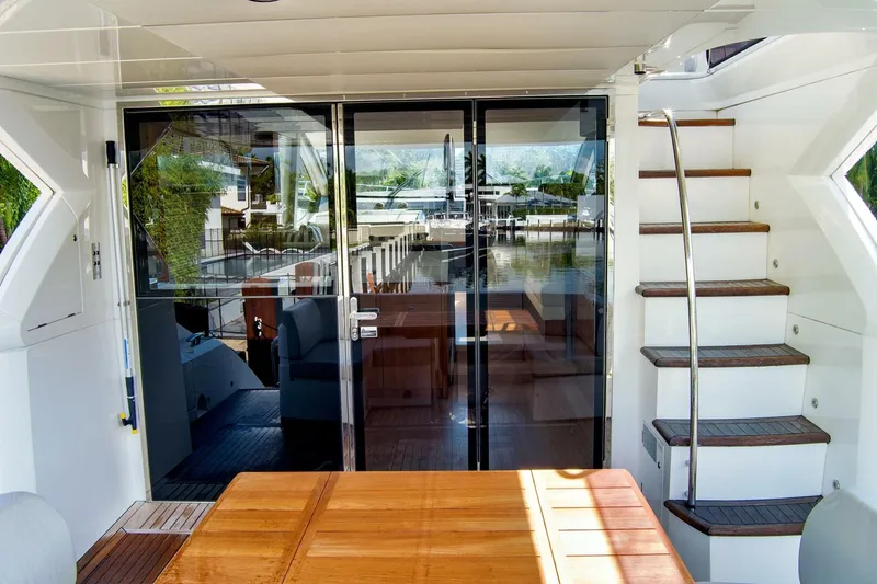 Slide: The Image of Sunseeker Manhattan 52 2020 - 11