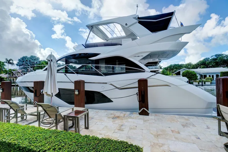 Slide: The Image of Sunseeker Manhattan 52 2020 - 12