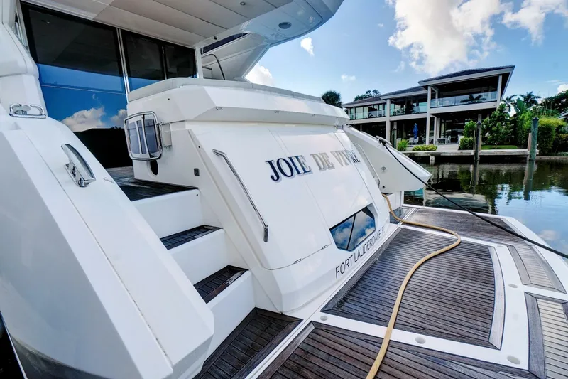 Slide: The Image of Sunseeker Manhattan 52 2020 - 15
