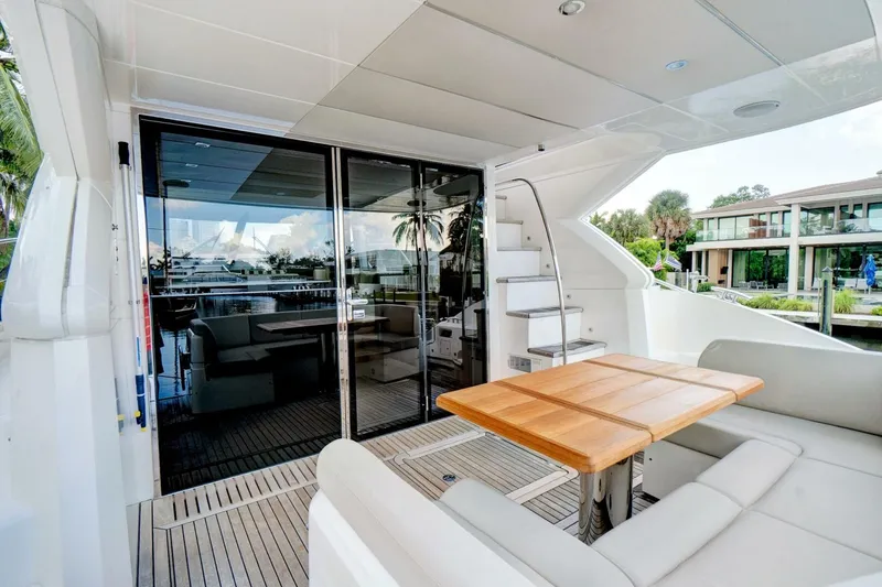 Slide: The Image of Sunseeker Manhattan 52 2020 - 16