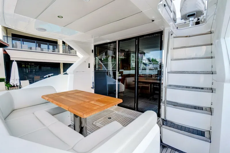 Slide: The Image of Sunseeker Manhattan 52 2020 - 17