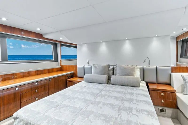 Slide: The Image of Sunseeker Manhattan 52 2020 - 22